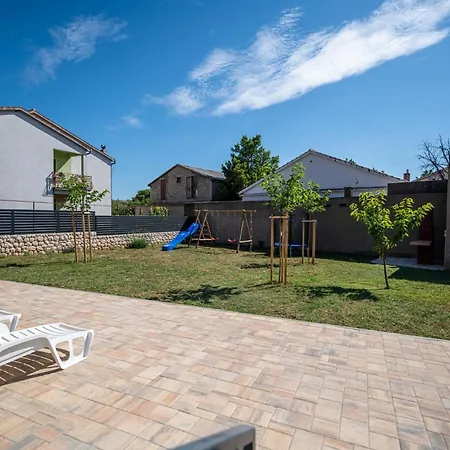 In - Paklenica Riviera 41711 * Seline