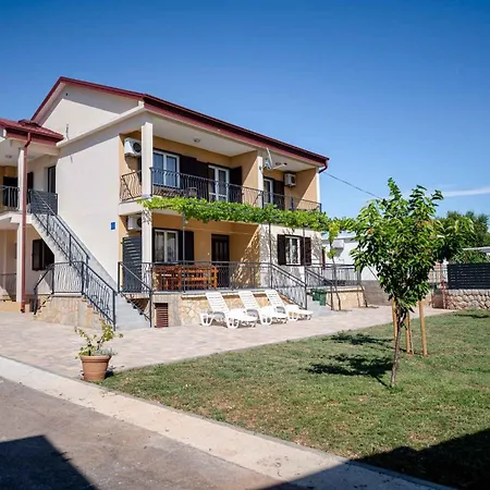 In - Paklenica Riviera 41711