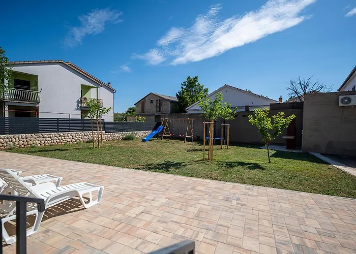 In - Paklenica Riviera 41711 * Seline